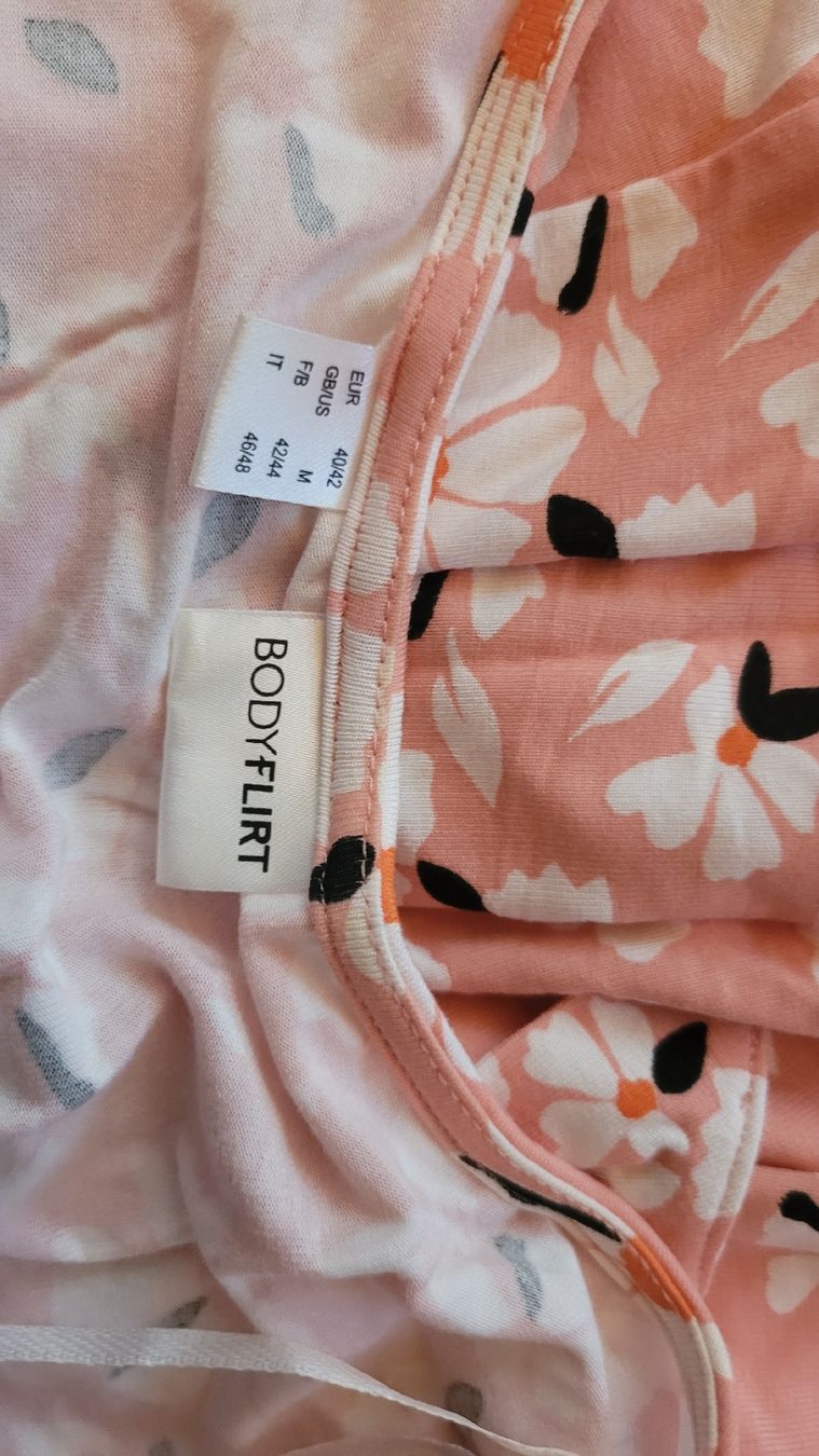 Kleider: Kleid Blümchenmuster Grösse M – Gebraucht aus Horgenberg von Klatschmohnmaria 3