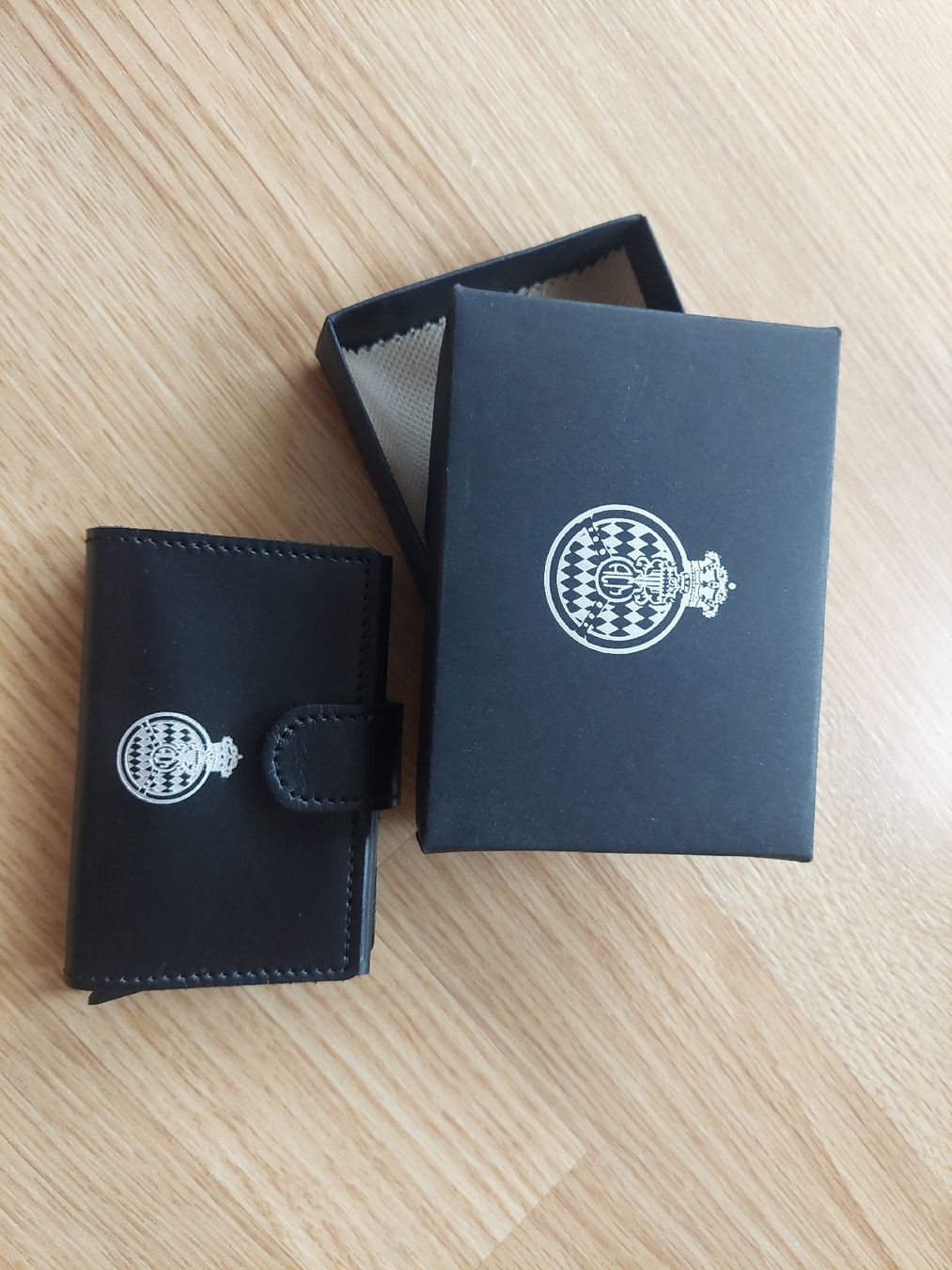 Portafogli: New Black Leather Card Holder with Box – Nuovo e nell'imballaggio originale da Adliswil venduto da kurin 1