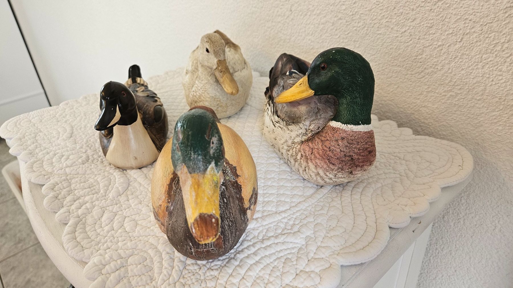 Statuette: 4 Dekorative Enten aus Kunststoff Vintage – Usato da Gossau ZH venduto da Goes05 1