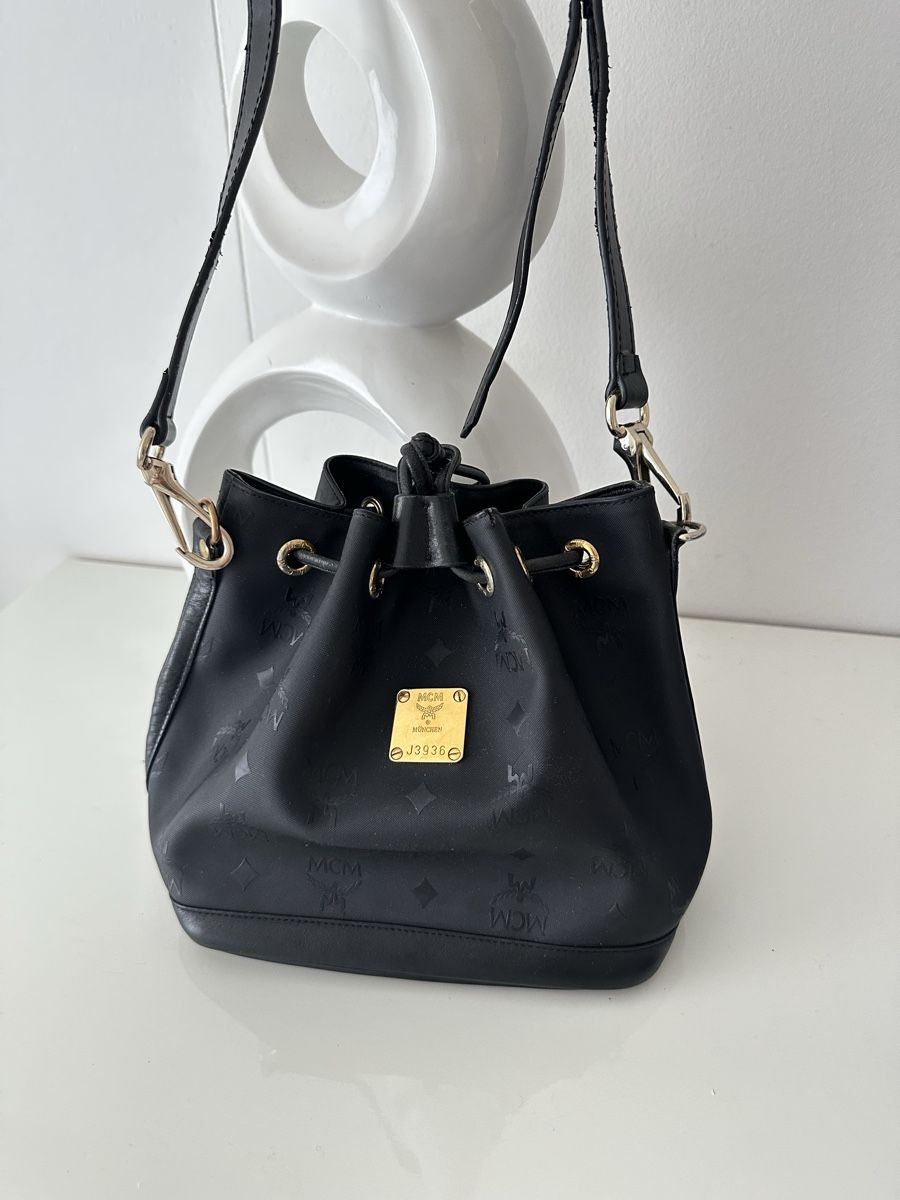 Mcm Sacs femmes: MCM Beuteltasche schwarz monogramm gebraucht – D'occasion à Walzenhausen par auw_sx8w