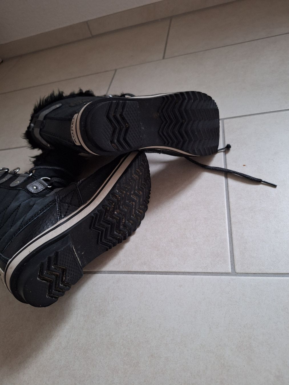 Sorel Schuhe für Mädchen: Sorel Winterstiefel, Gr. 36, Schwarz – Gebraucht aus Pfäffikon ZH von Shoppi5 4