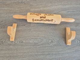 Dekorative Teigrolle mit Halterung, Holz, Vintage Stil