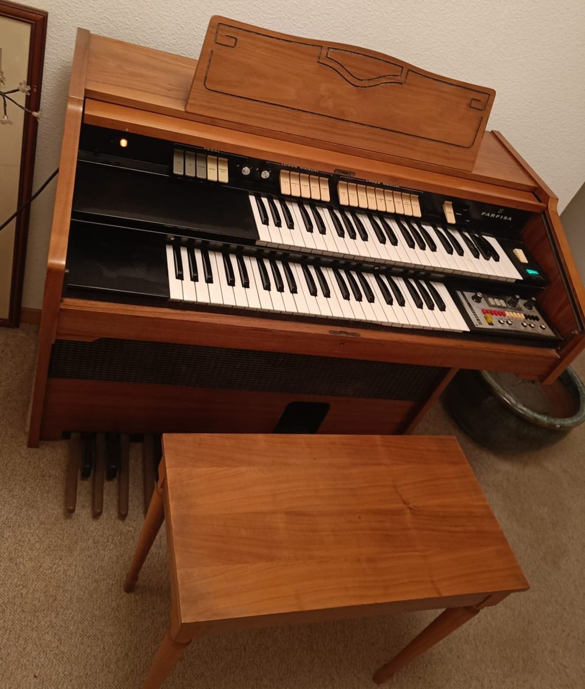 Strumenti musicali: Orgue électronique Farfisa et tabouret – Usato da Noville venduto da mel_bsj2