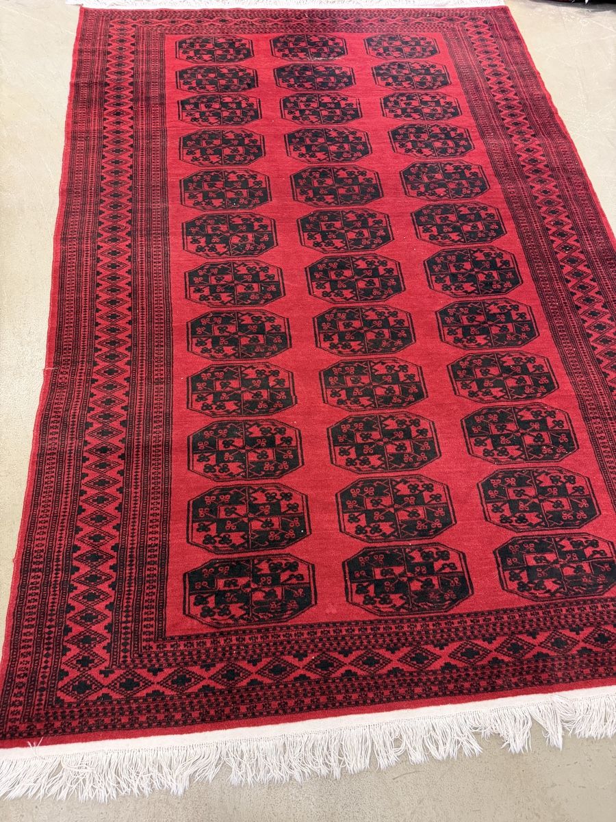 Teppiche: Teppich rot-schwarz gemustert mit Fransen ca. 282x191cm – Gebraucht aus Strengelbach von RaenAntikDesign 1