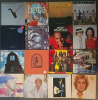 Set mit 84 Vinyl Pop / Country / Rock