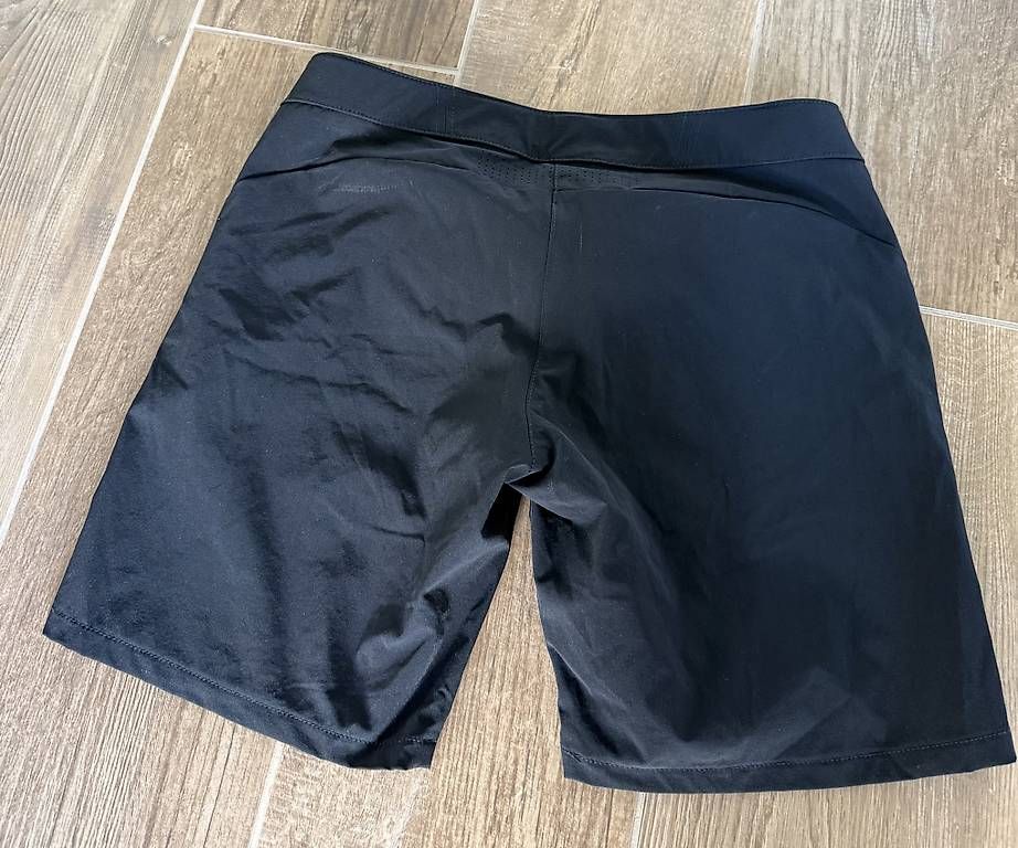 Pantaloni: Wandershorts 38  – Usato da Alpnach Dorf venduto da rerifeme 1