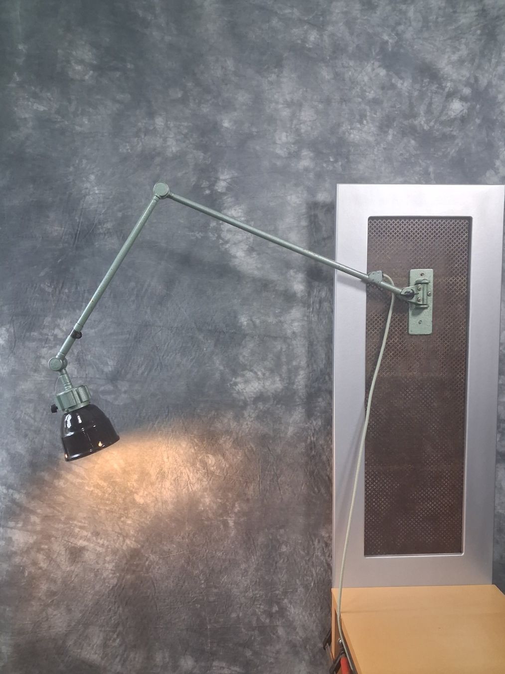 Luxo Lampade: Restaurierte alte Midgard Werkstatt Wandlampe – Usato da Winterthur venduto da lampenretter 1