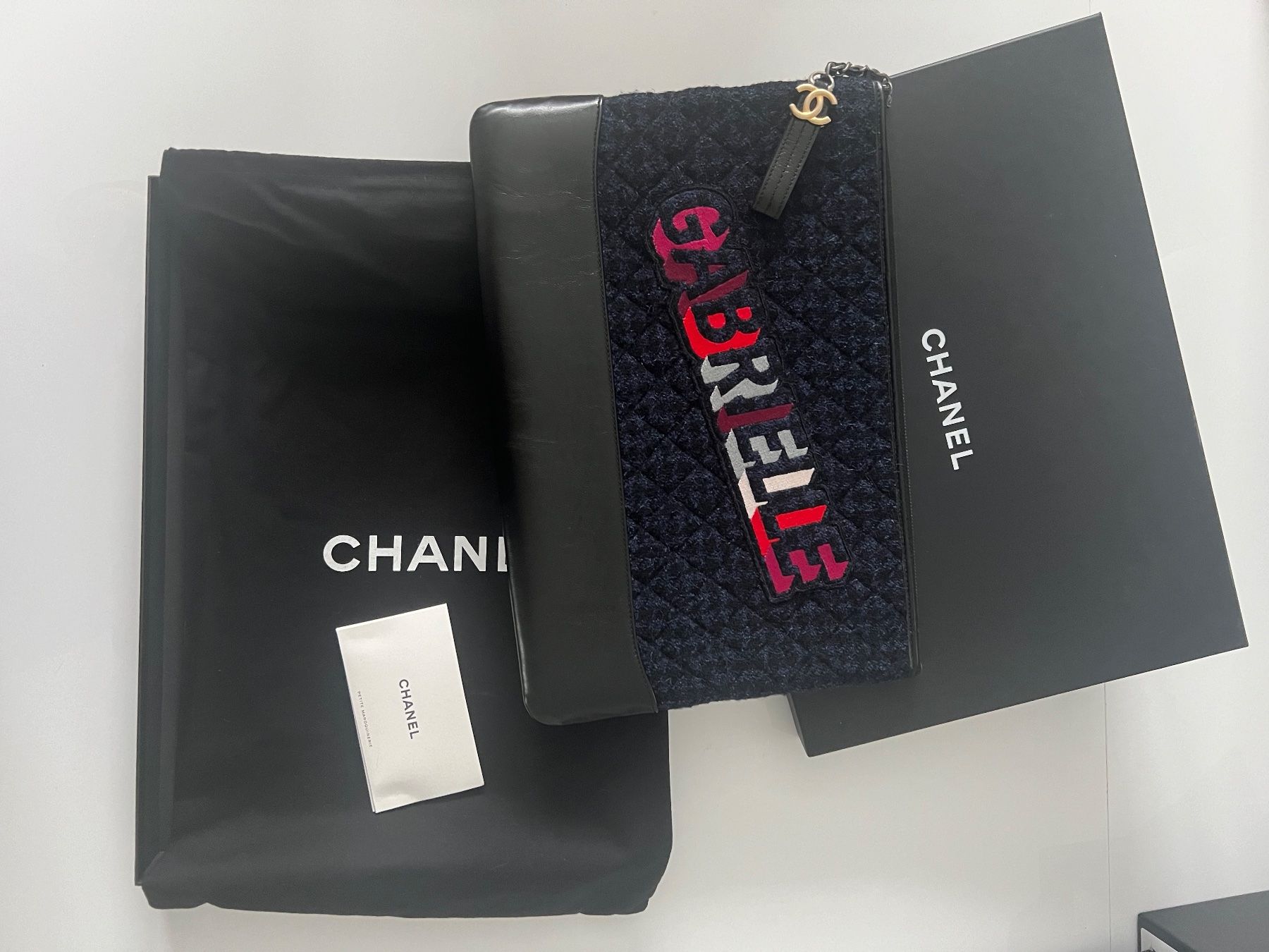 Borse da donna: Grande pochette Chanel Gabrielle – Nuovo e nell'imballaggio originale da Ropraz venduto da Angy.ruiz