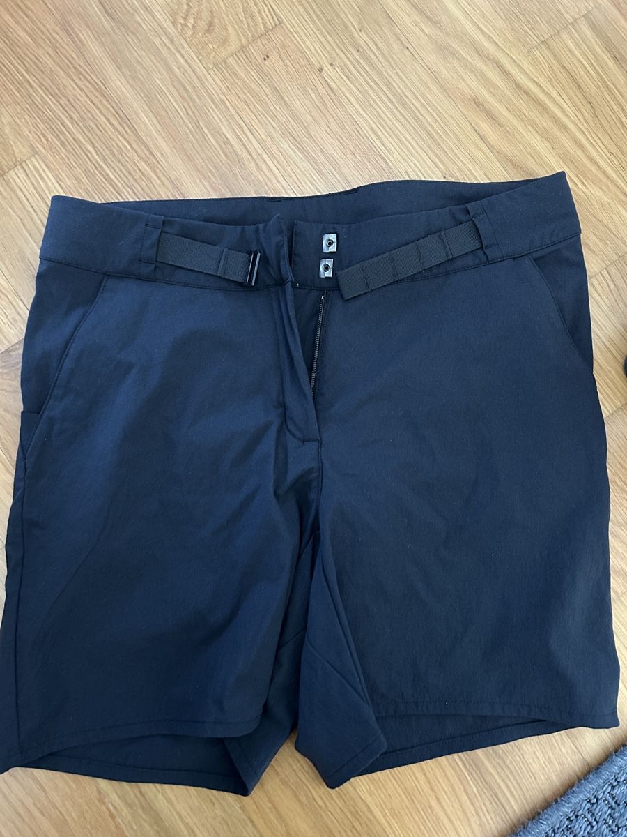 Salomon Pantaloni: Salomon Shorts, Grösse 34 – Nuovo (secondo la descrizione) da Binningen venduto da san_bcg5