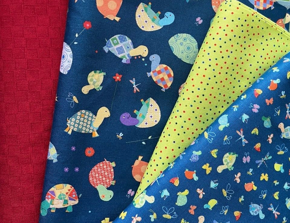 Tessuti: Patchworkstoff 4er Set mit Schildkröten 2m Stoff – Nuovo (secondo la descrizione) da Seuzach venduto da KreativmitStoff