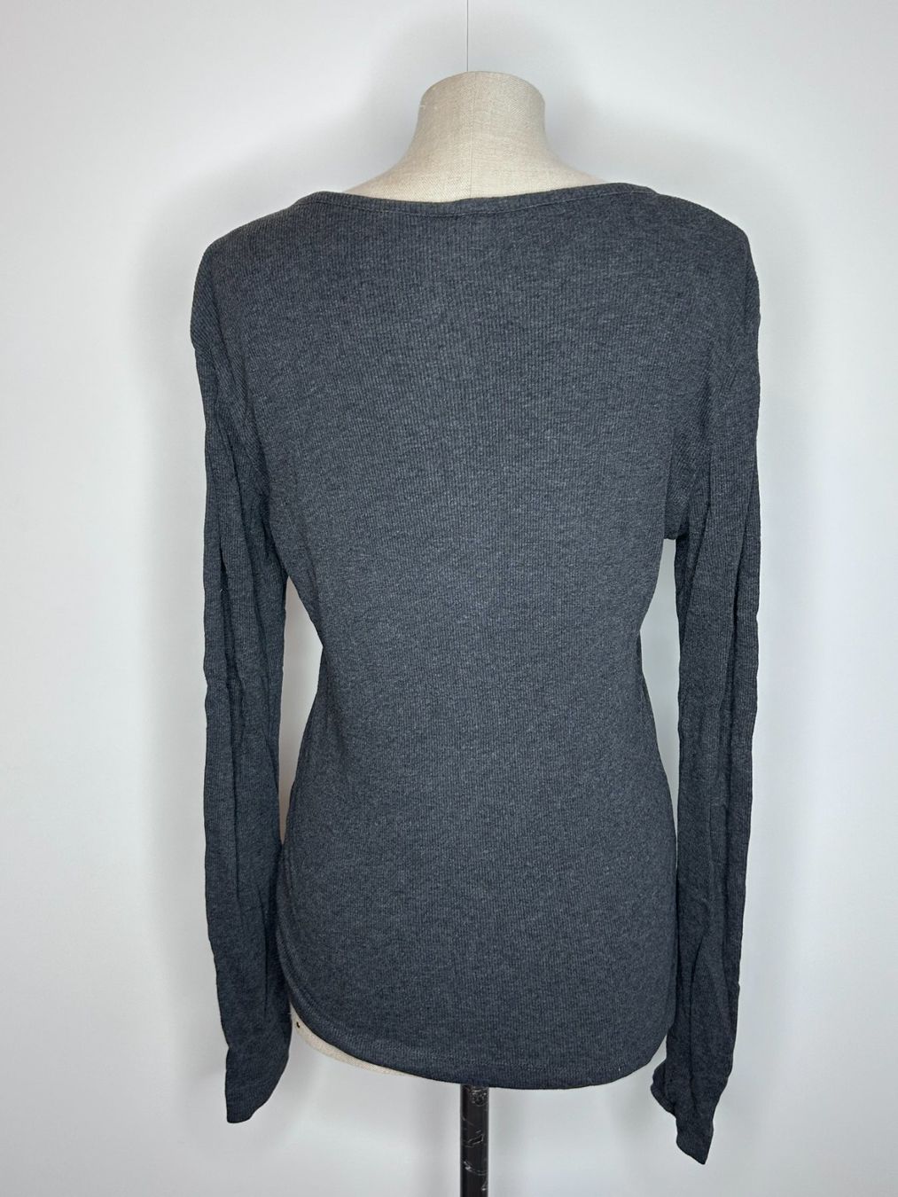 H&M T-shirt: H&M Henley T-Shirt – Usato da St. Gallen venduto da look-twice 2