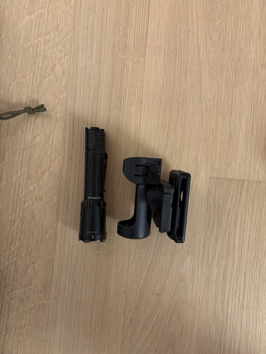 Lampen: Klarus Tactical Lampe mit Holster – Gebraucht aus Lichtensteig von RIO_6810