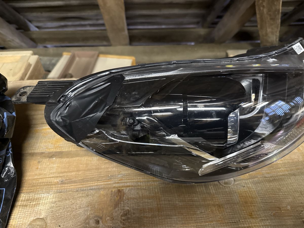 Hyundai Fari: Hyundai i10 Scheinwerfer – Difettoso da Horgen venduto da Timitree