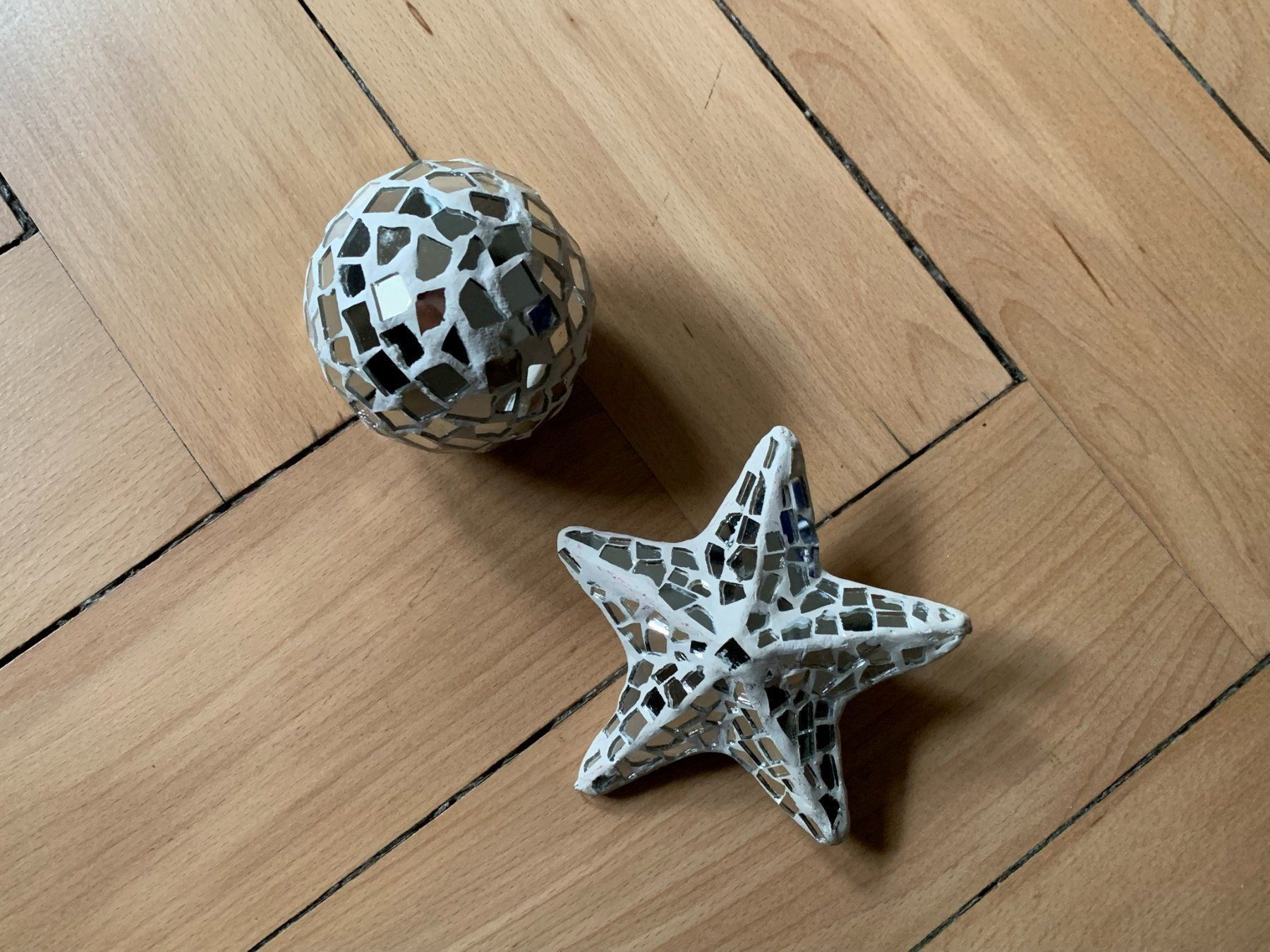 Alle Dekorationen: Mosaik Kugel und Stern – Gebraucht aus Zürich von Diazaio