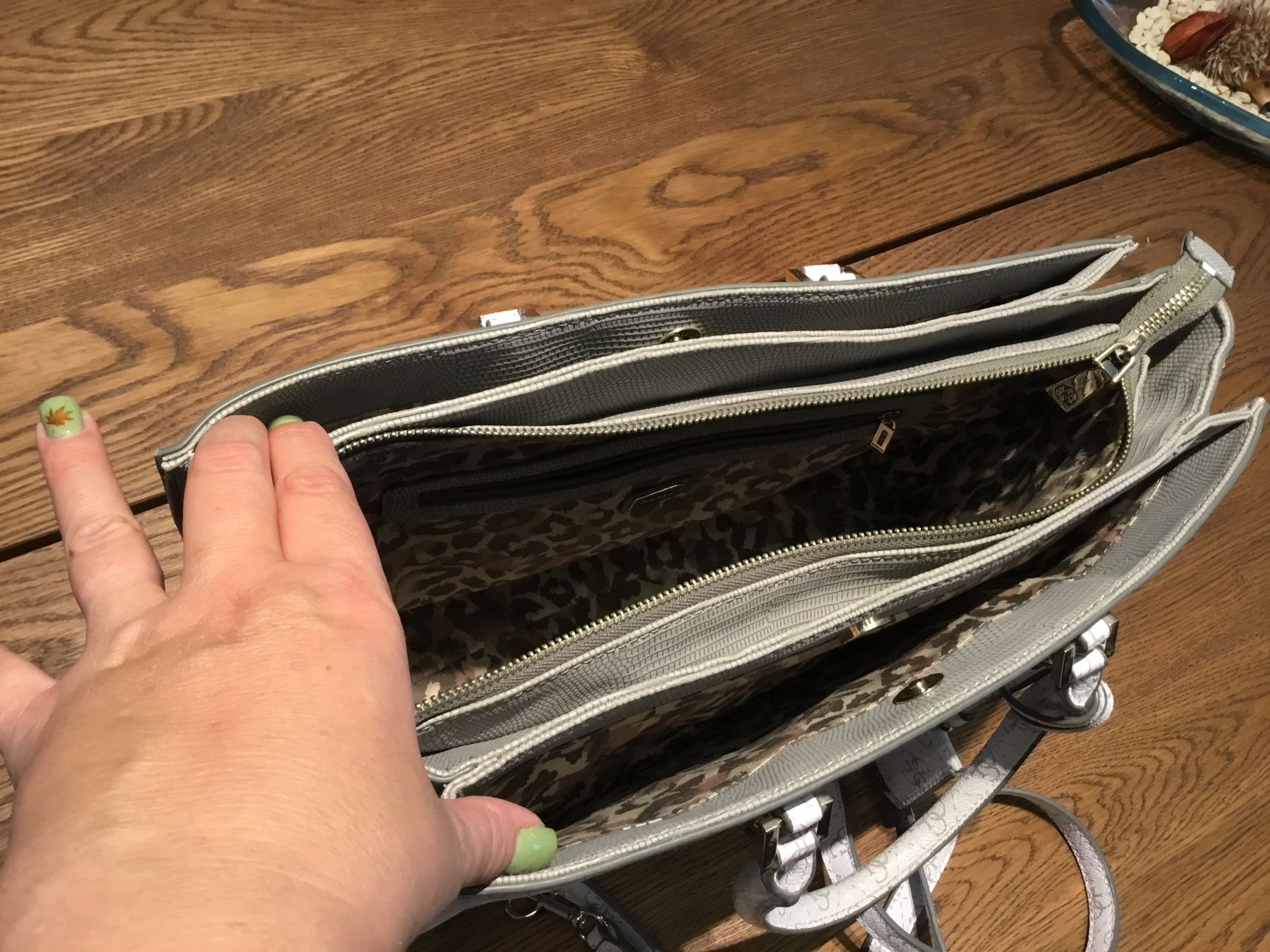 Guess Taschen für Damen: Guess Handtasche - Viel Stauraum – Gebraucht aus Würenlos von Tina48 2