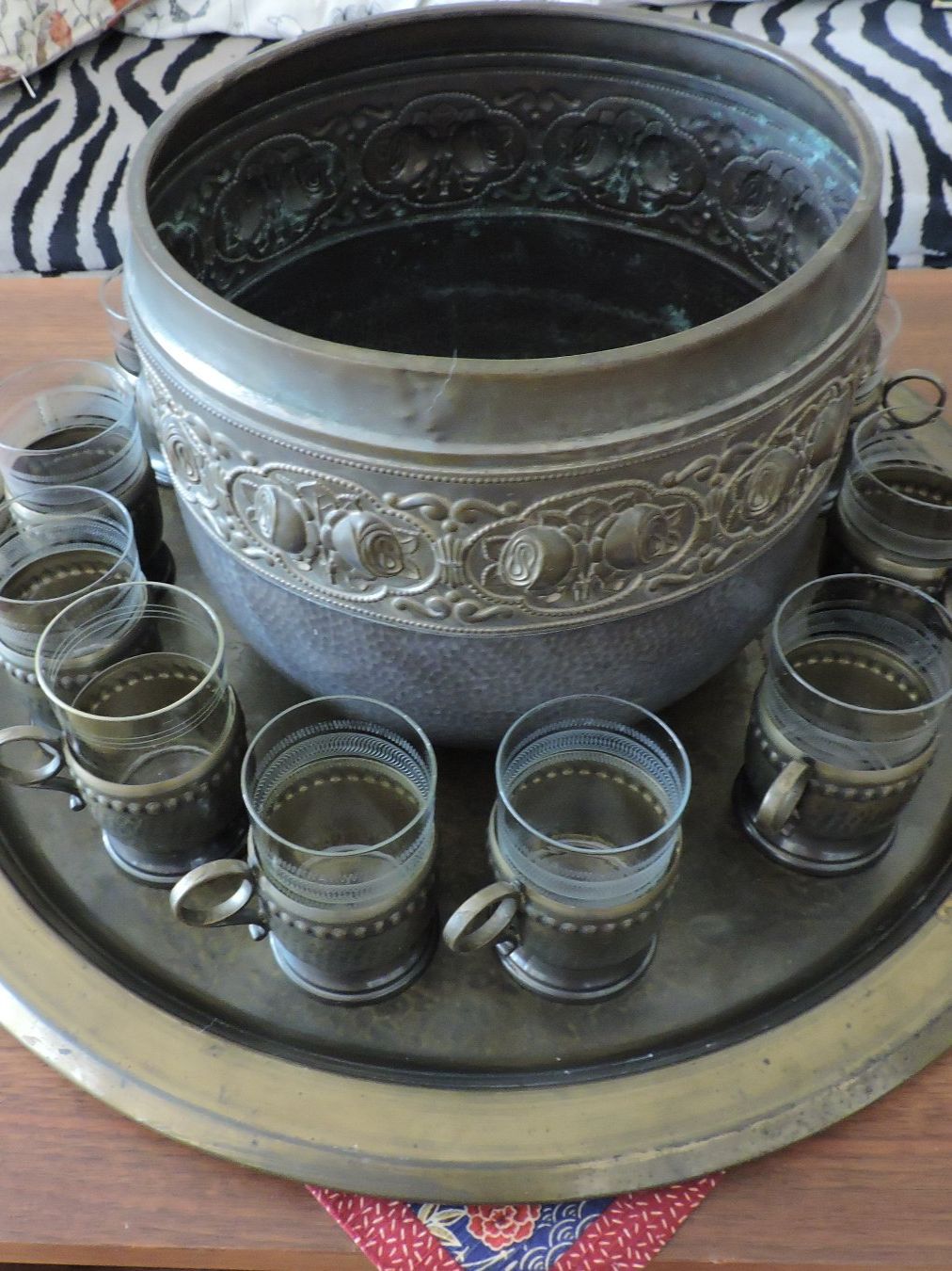 Set di piatti: Antikes, wunderschönes Bowle-Set mit Orignialgläsern – Usato da Bern venduto da sasa65 1