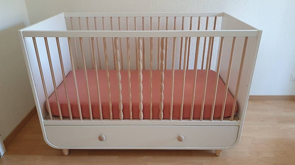 Ikea Betten: Lit bébé MYLLRA avec matelas – Gebraucht aus La Sagne NE von die_56yf