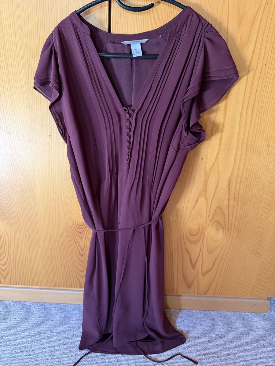 H&M Kleider: Robe d’été bordeau – Gebraucht aus Founex von Hyrienne