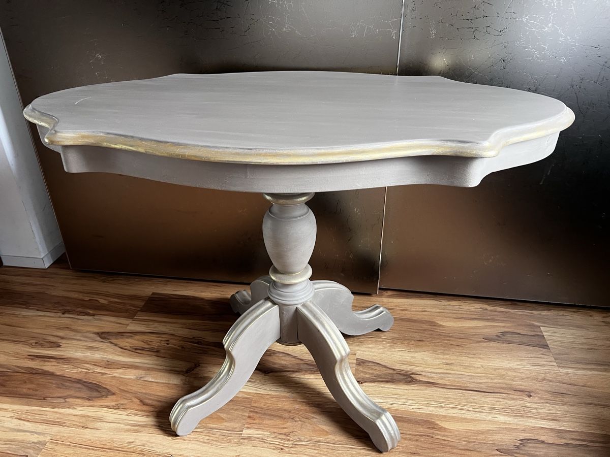Tische: Antiker Tisch, crem-grau/gold, upcycling – Gebraucht aus Flurlingen von MIPILG