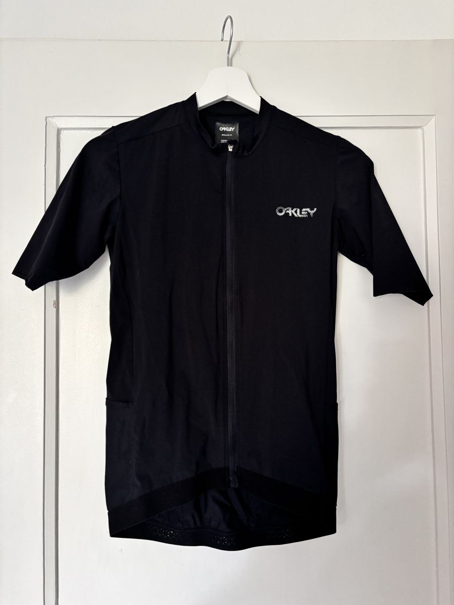 Oakley Canottiere & Pantaloni: Oakley velo trikot – Usato da Bern venduto da Andrebern