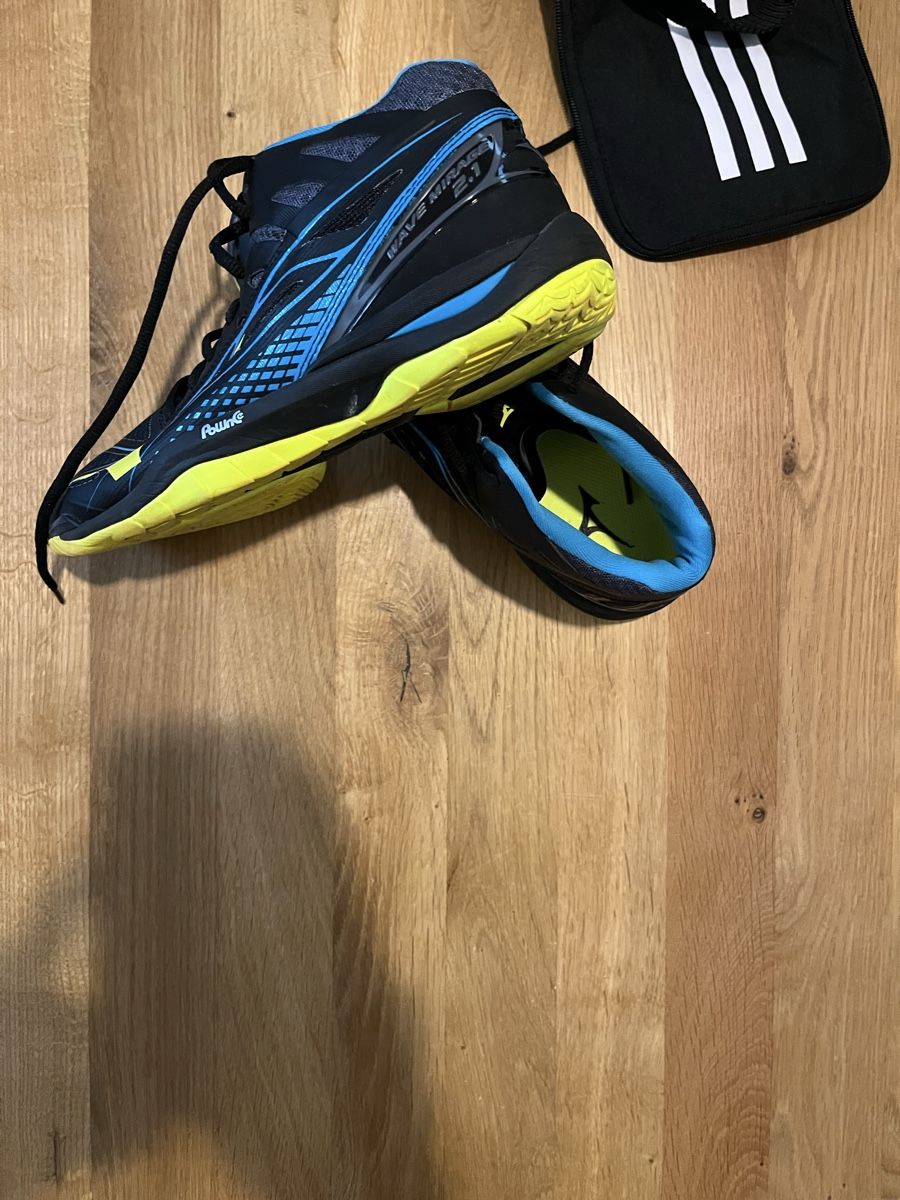 Mizuno Scarpe da uomo: Mizuno, Chaussures de indoor - taille: 42 – Nuovo (secondo la descrizione) da Lausanne venduto da aya_qnx8 5