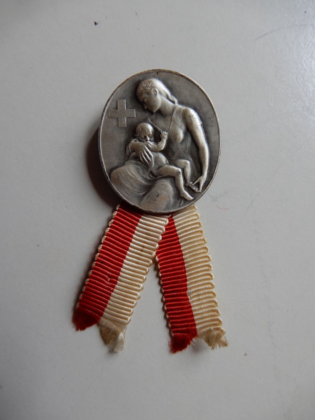 Swiss Placchette & Badge: 1. August Abzeichen 1945 Variante 1 – Usato da Senèdes venduto da Framboise52