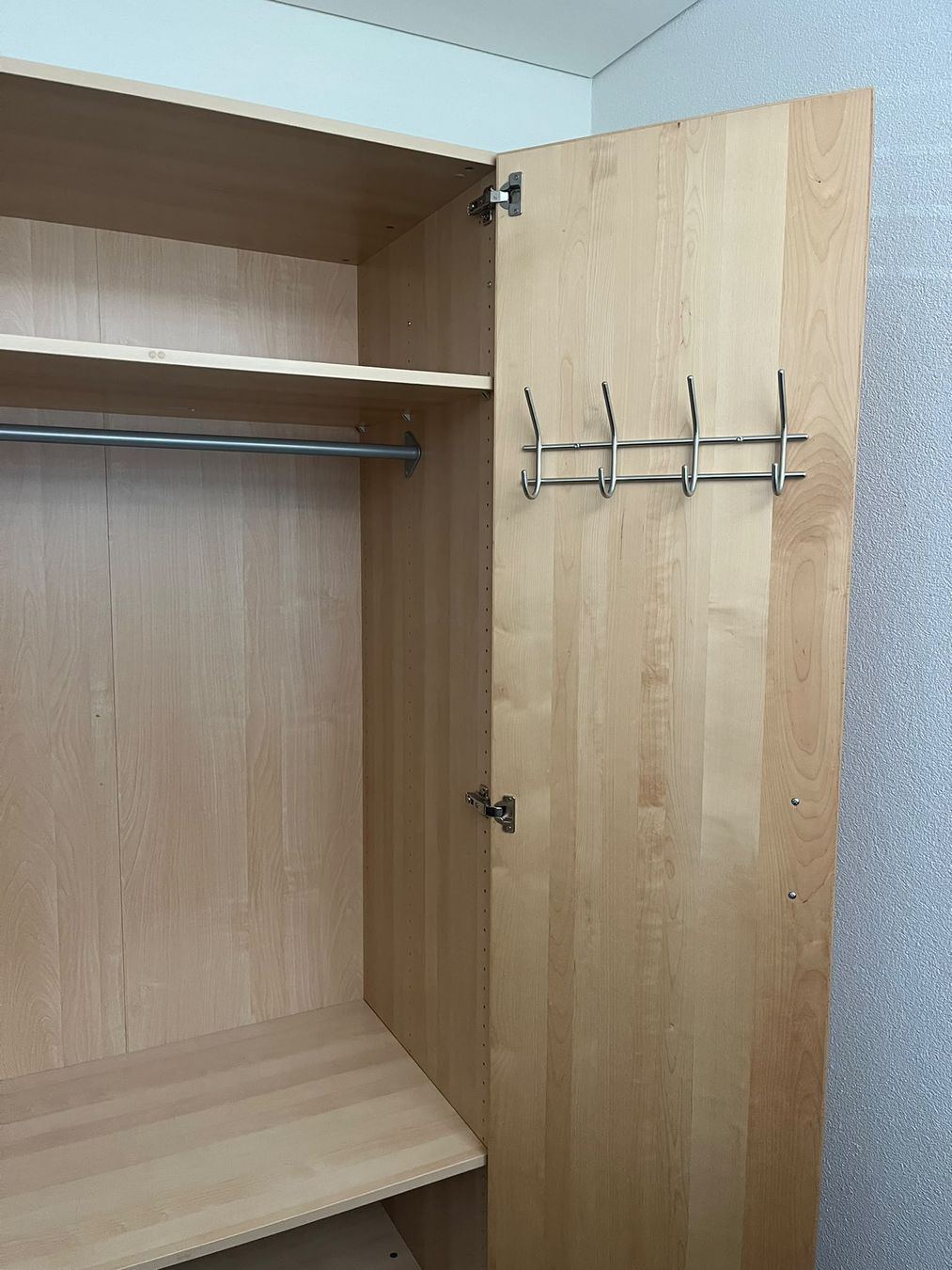 Ikea Schränke: Armoire 3 portes – Gebraucht aus Châtel-St-Denis von don_nlx8 2