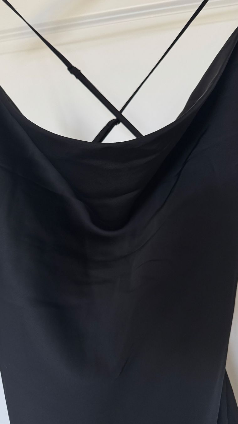 Vestiti: Robe noire satinée à franges – Usato da giffers venduto da sev_c9x9 2