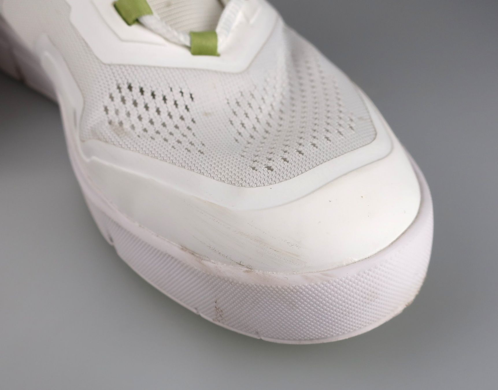 On Scarpe da uomo: Weisse "THE ROGER Spin" Sneakers von ON – Usato da Volketswil venduto da brockipfannenstil 9