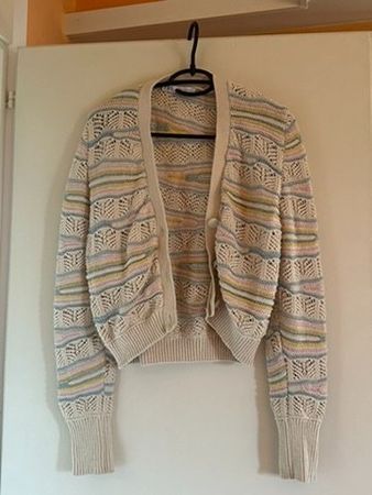 Gilet en maille écru à motifs pastel – Zara – Taille S