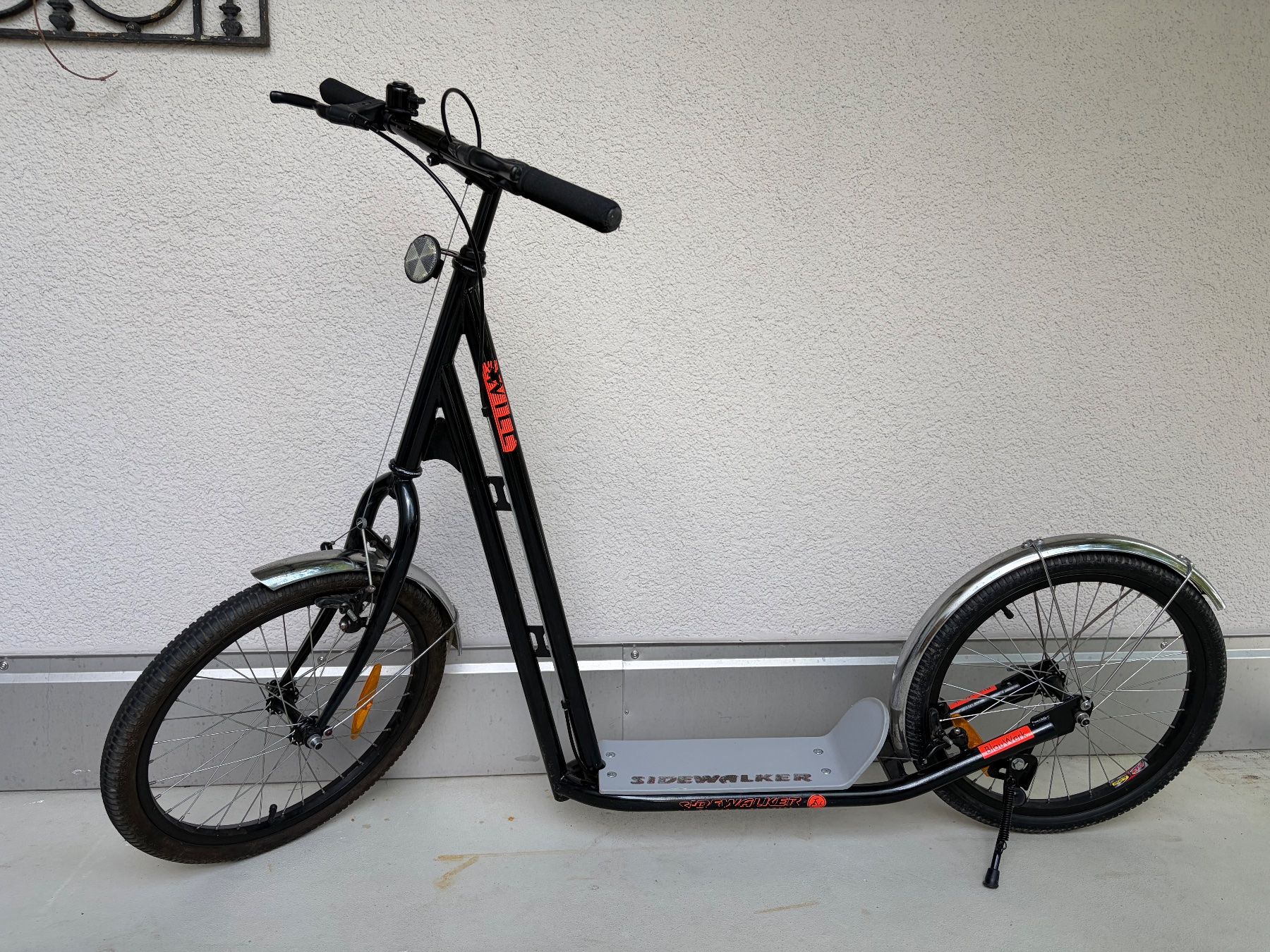 Kickboard: Tretroller/Trottinett/Kickboard Sidewalker Schwarz – Usato da Brüttisellen venduto da Fabiii.st