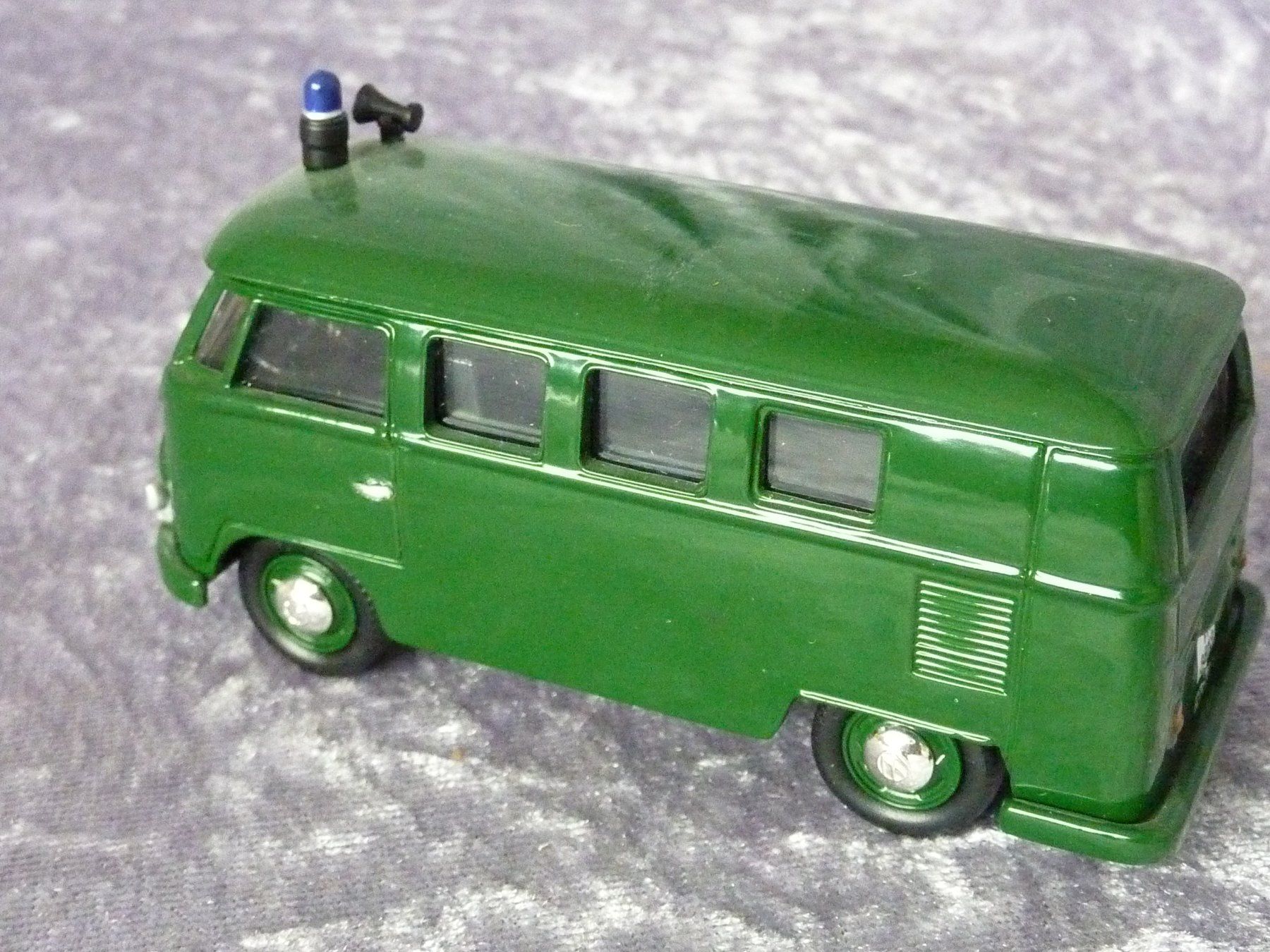 Volkswagen Modellini d'auto: VW Bus T1 Polizei  1:43 – Nuovo e nell'imballaggio originale da Dürrenäsch venduto da modellautos4you 2