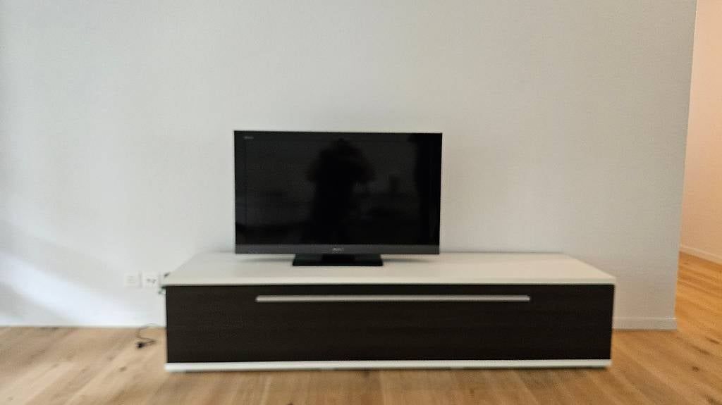 TV Möbel: Lowboard Weiss mit Dunkelbrauner Front – Gebraucht aus Hinwil von Thomehack
