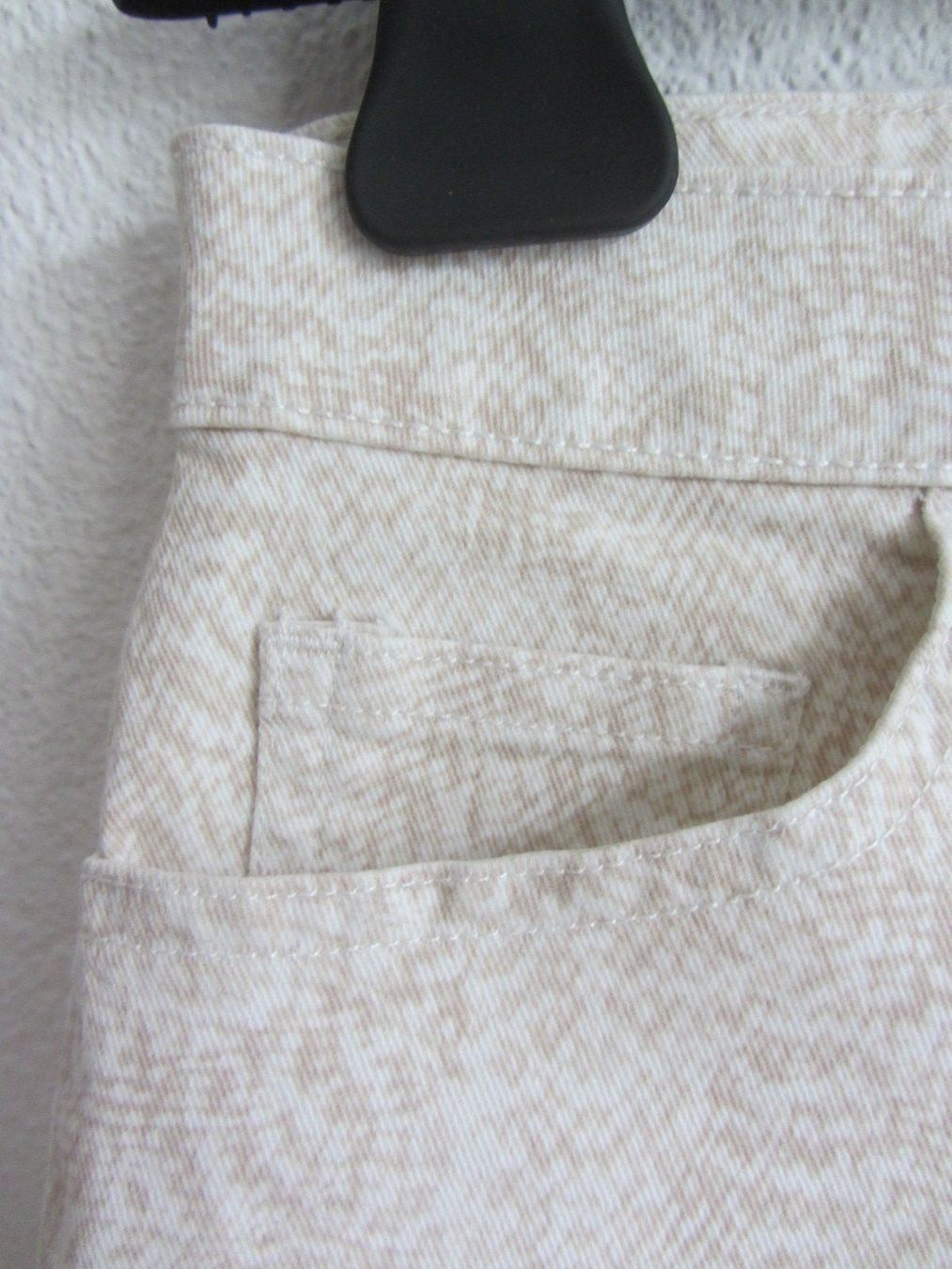 H&M Jeans: Jeansshorts weiss-hellbraun gemustert 34 – Gebraucht aus Zürich von Diazaio 1