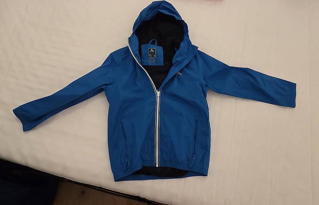 Vestes & Manteaux: Regenjacke Gr 140 cm NEU – D'occasion à MUTTENZ par cod_8p5k