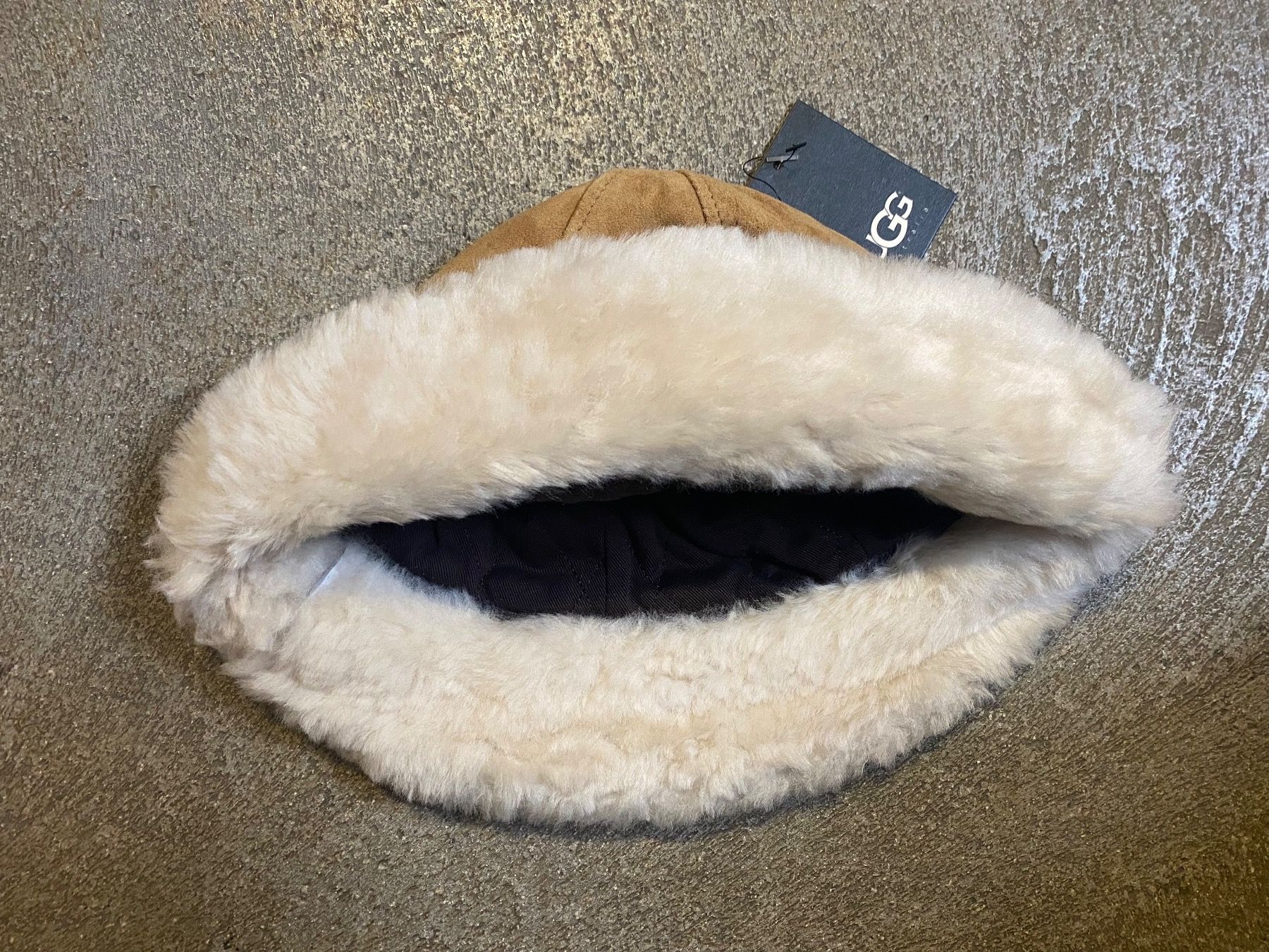 Ugg Altro abbigliamento per bambino: Chapeau UGG Chestnut Taille unique Kids – Nuovo e nell'imballaggio originale da Orbe venduto da D-stockFactory-Orbe 2