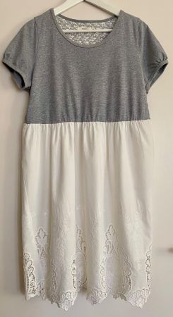 Kleid in Weiss/Grau, Gr. M/L
