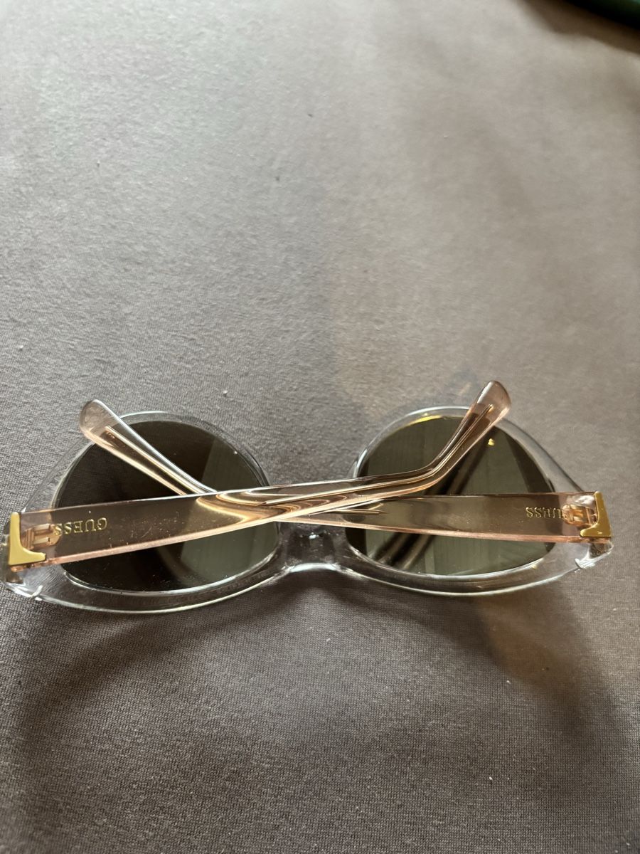 Guess Occhiali & Lenti: Lunettes de soleil Guess  – Usato da Vevey venduto da mar_q6ms 1