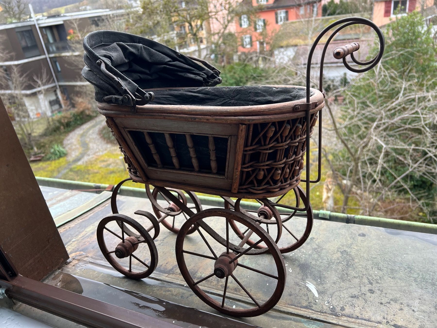 Giocattoli: Antiker Kinderwagen – Usato da Schaffhausen venduto da authentique 2