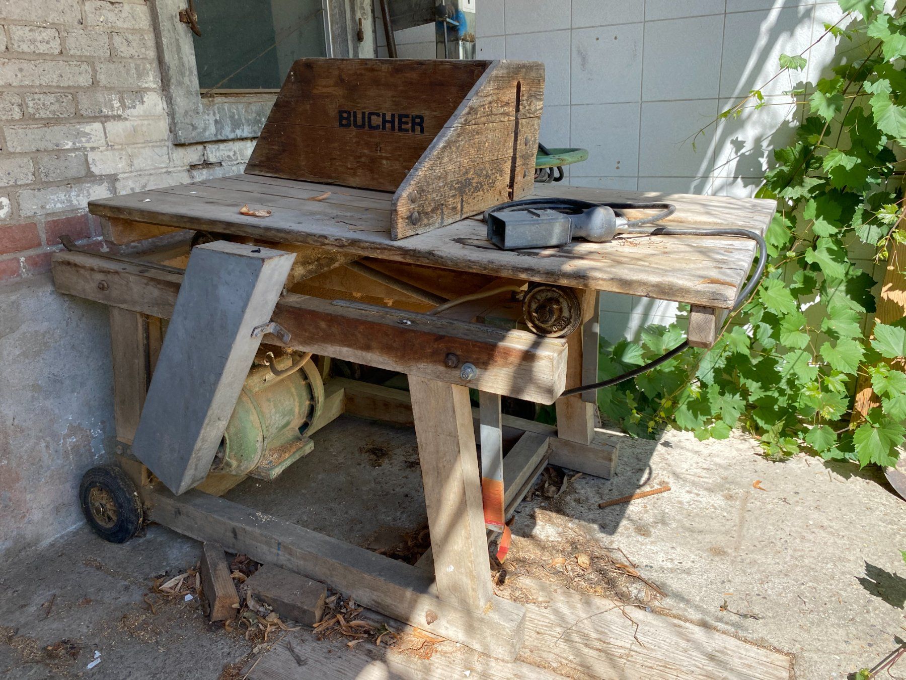 Seghe: Bucher Brennholzfräse – Usato da Hinteregg venduto da Mzolli