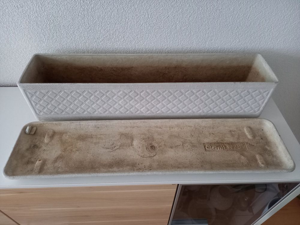 Blumenkiste und Unterteller für Balkon inkl. Halterung Kaufen auf Ricardo