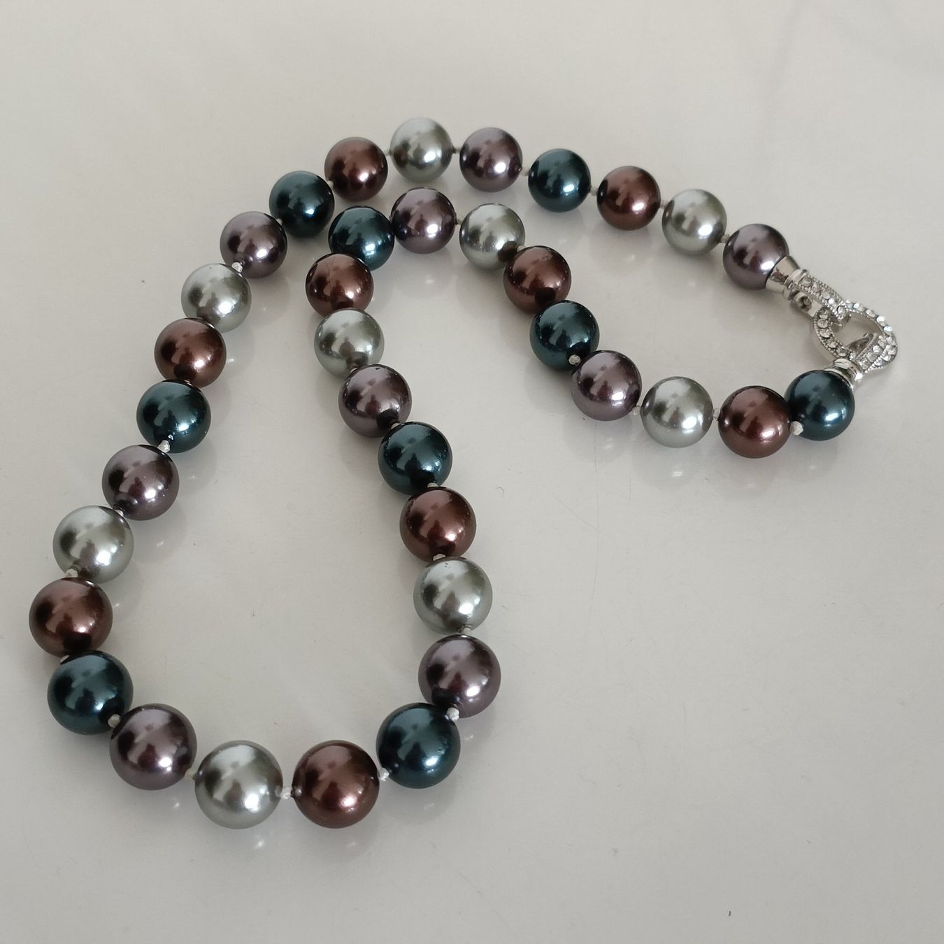 Catenine: Elegante Perlenkette, versilbert, Strassverschluss – Usato da Birr venduto da sen_8djr 3