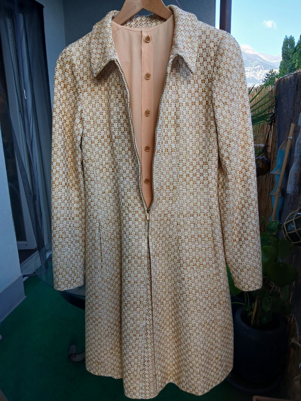 Chanel Completi & Tailleur: Tailleur Chanel ocre et beige, taille S – Usato da Monthey venduto da mar_h6jr 9