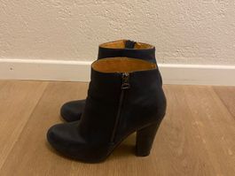 BUFFALO - dunkelblaue Lederstiefeletten, Gr. 38