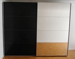 Schwebetürenschrank / 10 Monate alt / Top Zustand / 950 VB
