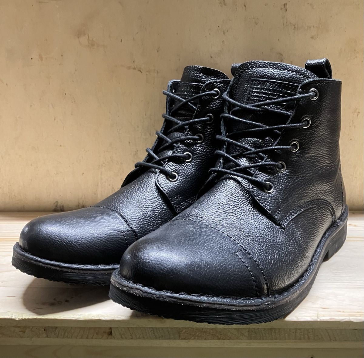 Levi's Herrenschuhe: LEVIS TRACK BOOTS       43 – Neu (gemäss Beschreibung) aus Schaffhausen von Beatstaeks 2