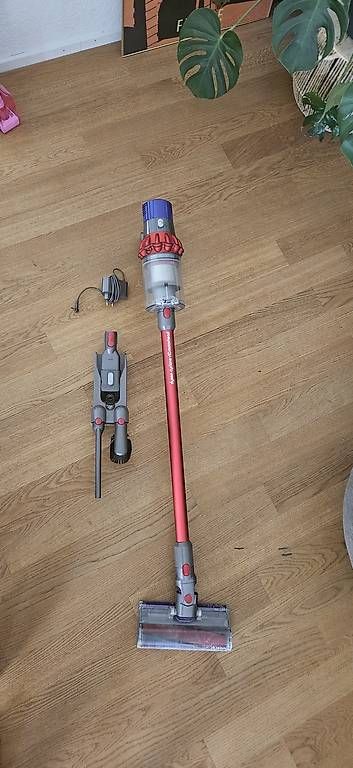 Aspirapolveri & Accessori: Dyson V10 mit neuem Akku – Usato da Bern venduto da 4quattro4