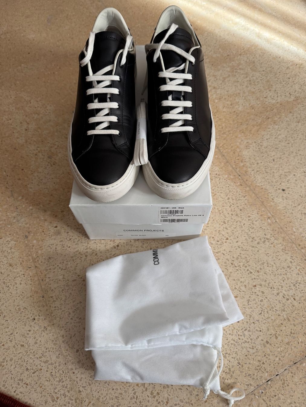 Scarpe da uomo: Common Projects Retro Low Black (UK 8 / EU 42) – Nuovo (secondo la descrizione) da Glattpark(Opfikon) venduto da daniel_ag