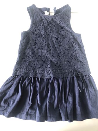 Süsses Mädchen Kleid mit Spitze Gr. 92