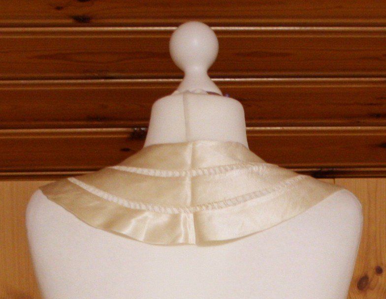 Foulards, Tücher & Schals: Kragen Satin Seide eierschale – Gebraucht aus Flüelen von Diversicum-Vintage 3